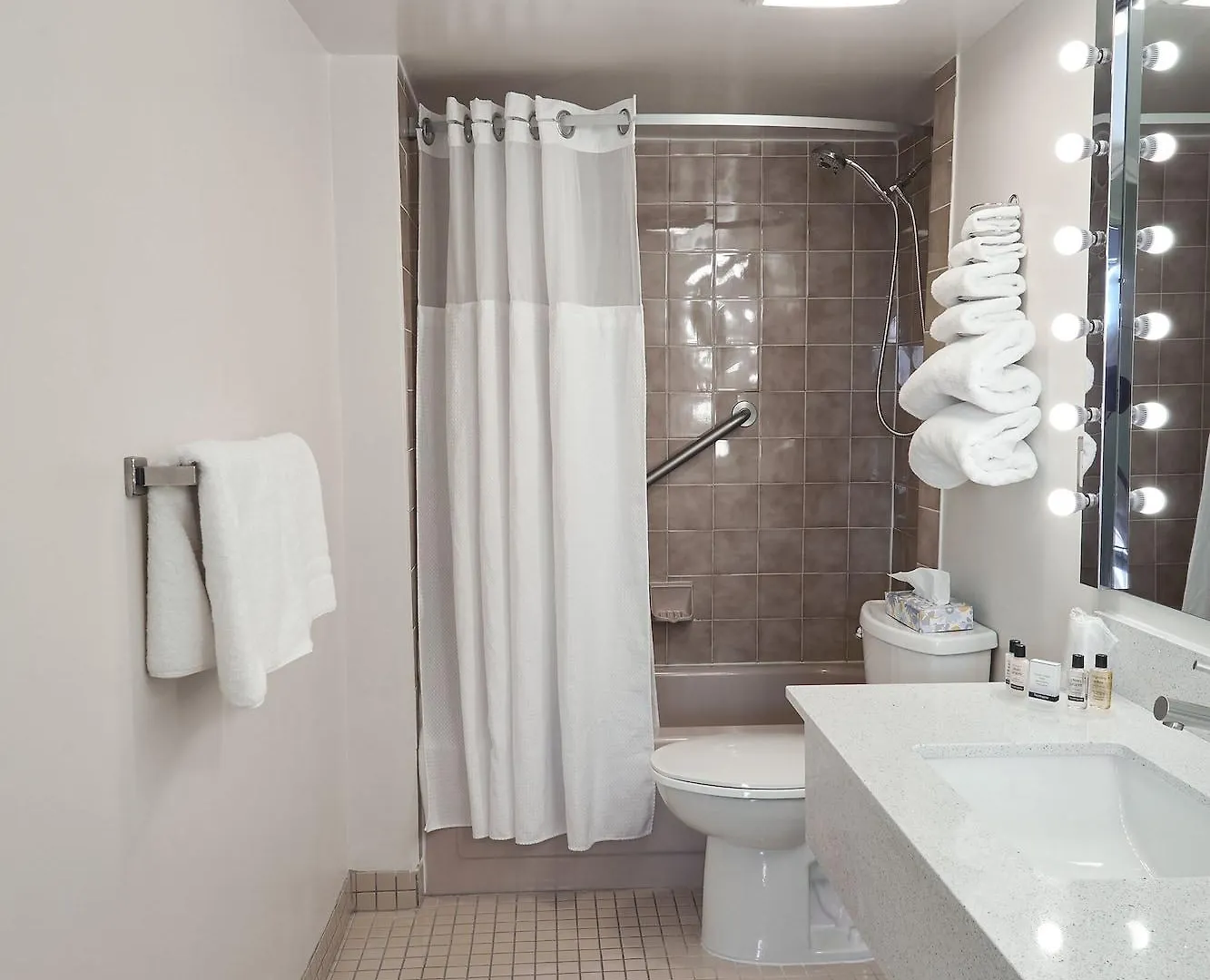 The Business Inn Otawa Apartahotel