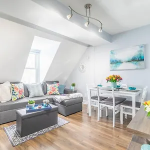Newly Renovated - Modern 1br With Rooftop Terrace! Appartement