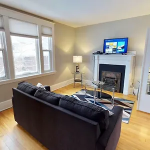 Bright, Clean, Private. In The Heart Of Downtown! Parking, Wi-fi And Netflix Included Appartement