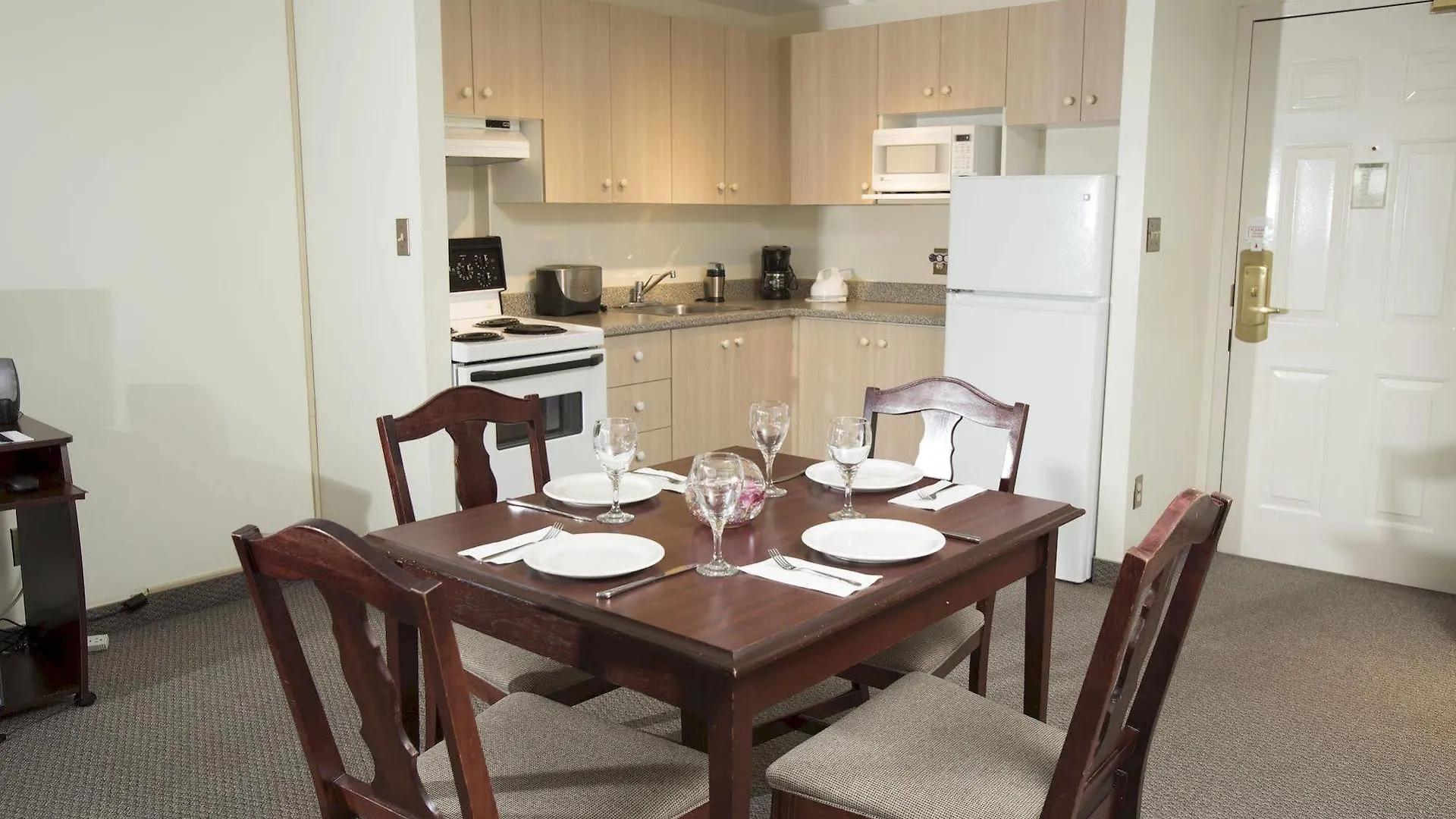 The Business Inn Ottawa Aparthotel